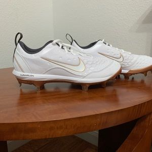 Nike women baseball cleats NEW! Lunarlon